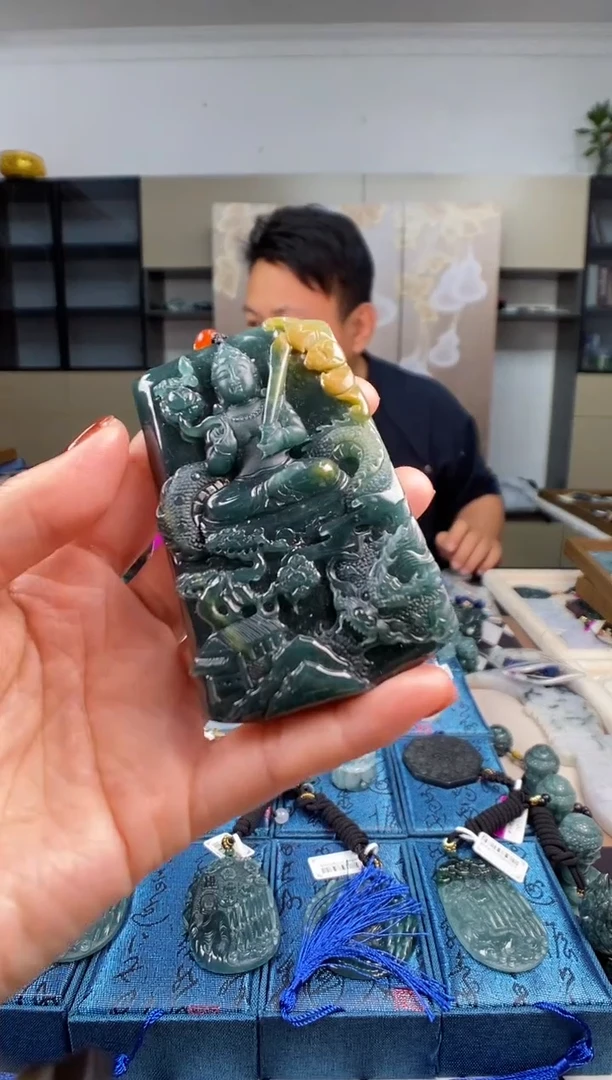 颈饰未镶嵌翡翠多样性发其一