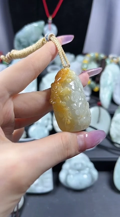 翡翠未镶嵌颈饰特色小鹿