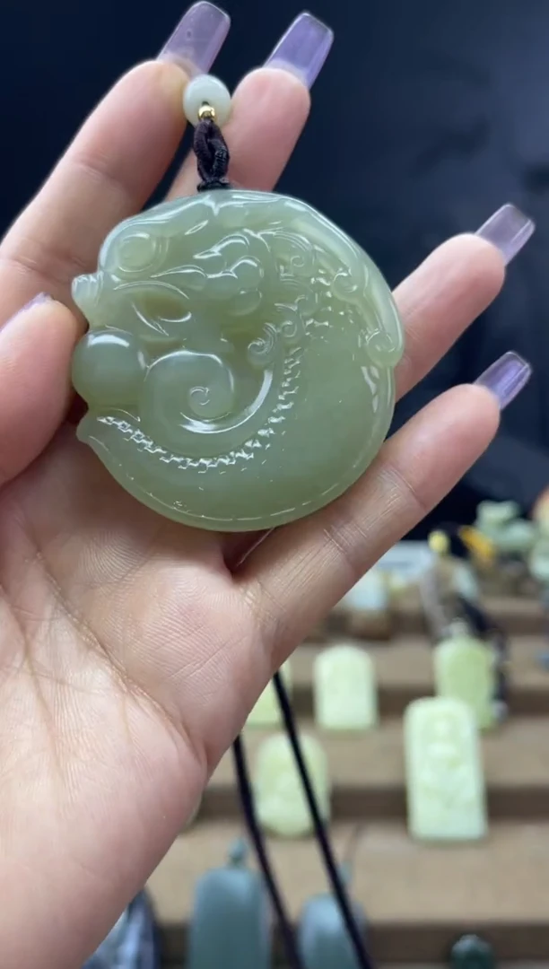 颈饰未镶嵌和田玉1