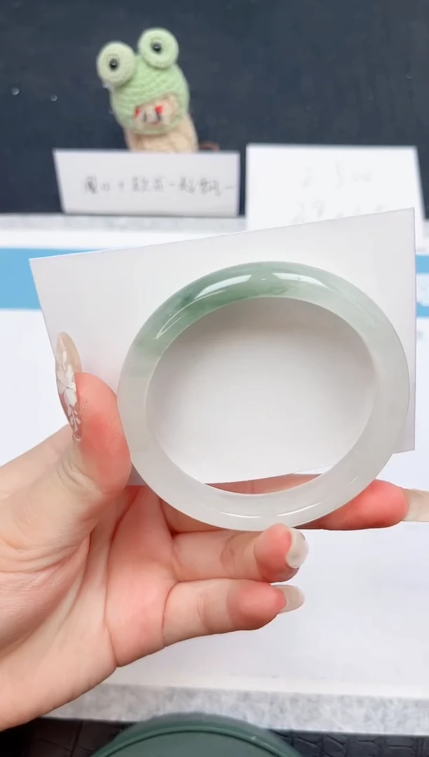 【闪购商品】石英质玉手镯未镶嵌254-56.7