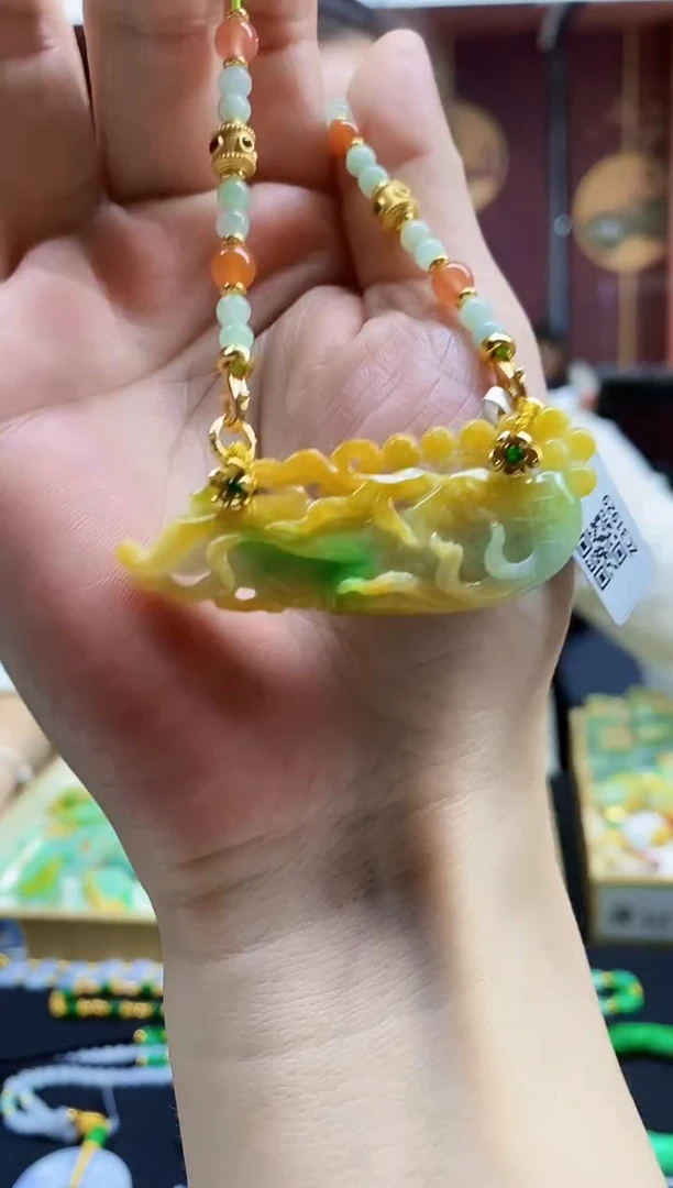 颈饰未镶嵌翡翠吊坠