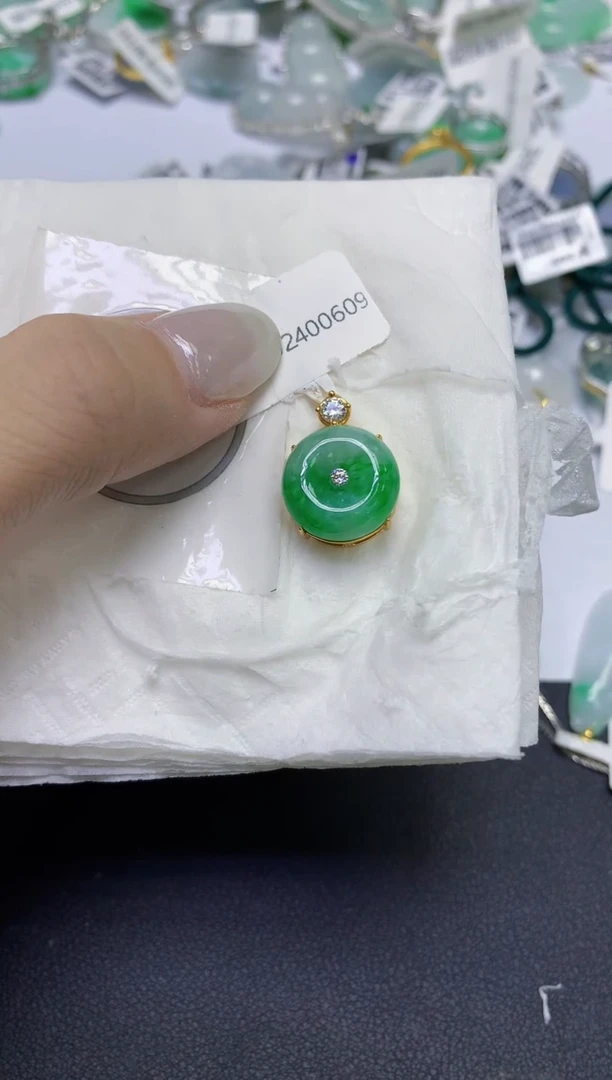 颈饰未镶嵌翡翠天然缅甸翡翠A货百元以上9元证书费自理