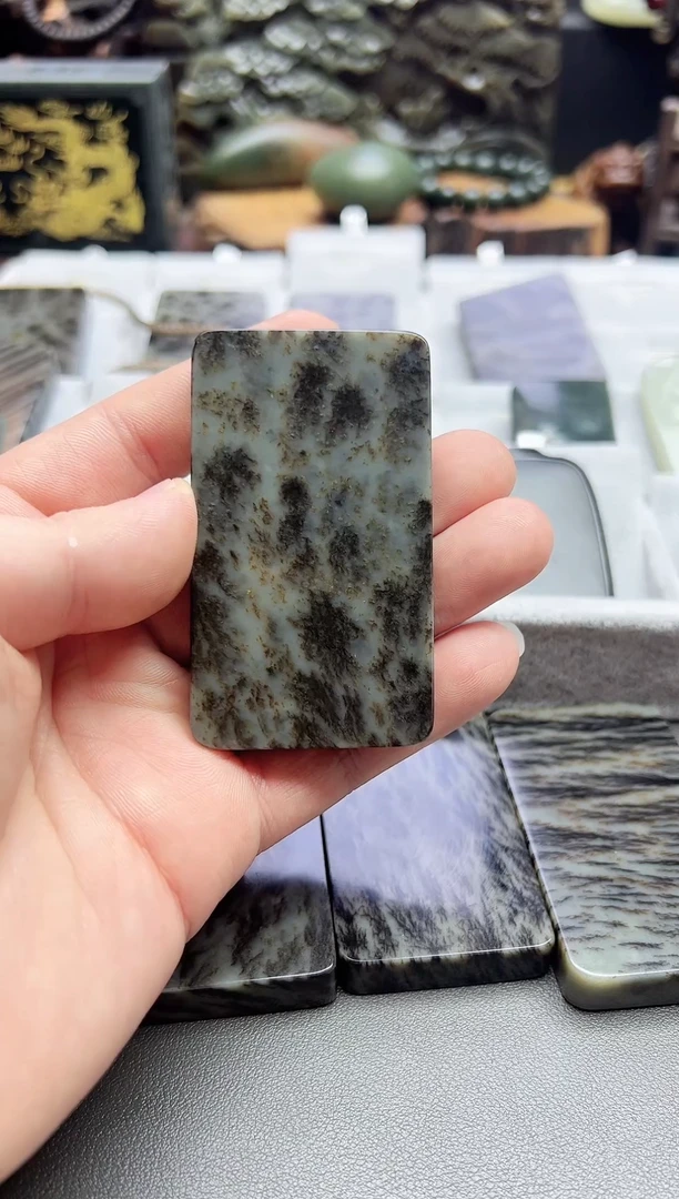 颈饰未镶嵌和田玉若羌青花意境平安无事牌