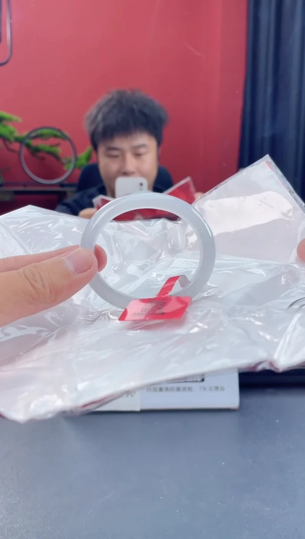 未镶嵌手镯（贵妃镯）翡翠4