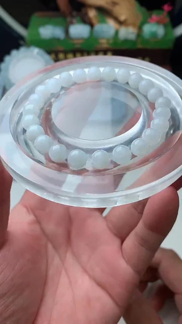 颈饰未镶嵌翡翠珠子
