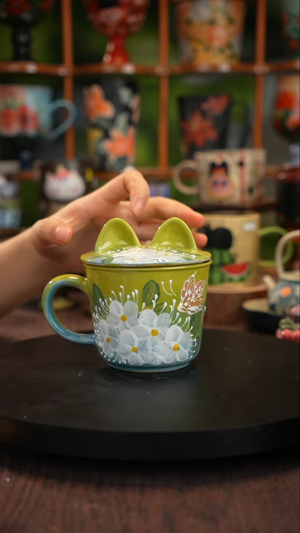 釉下手绘陶瓷杯子