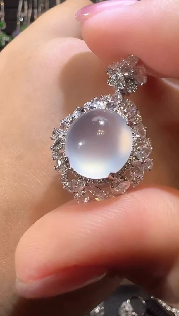 翡翠18K金镶嵌吊坠(不含链)蛋面