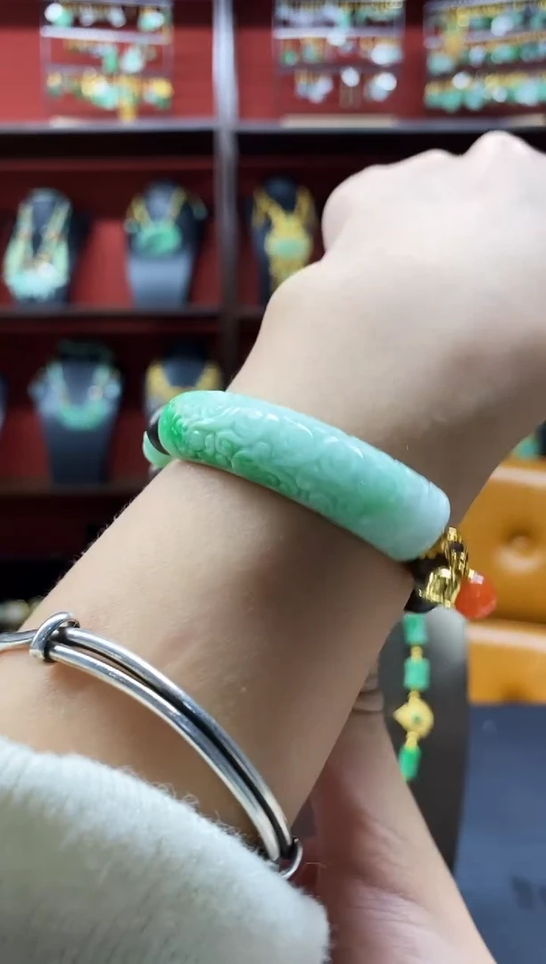 颈饰未镶嵌翡翠手牌