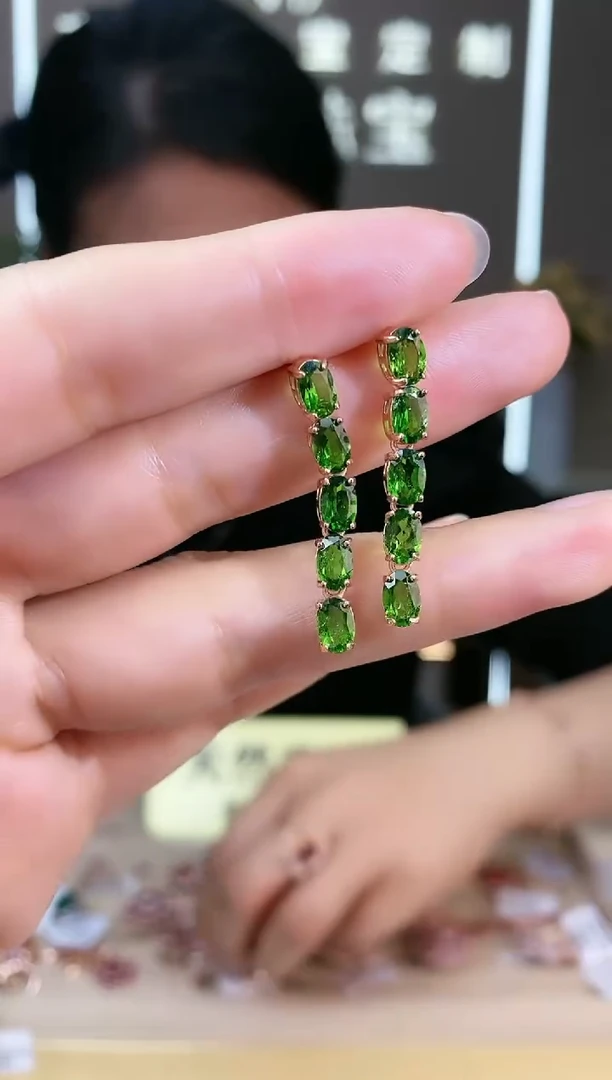 【闪购商品】透辉石耳饰银S925镶嵌耳饰