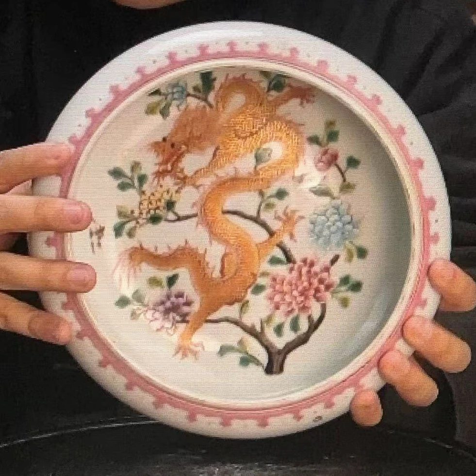 清 粉彩矾红金花卉龙纹水洗