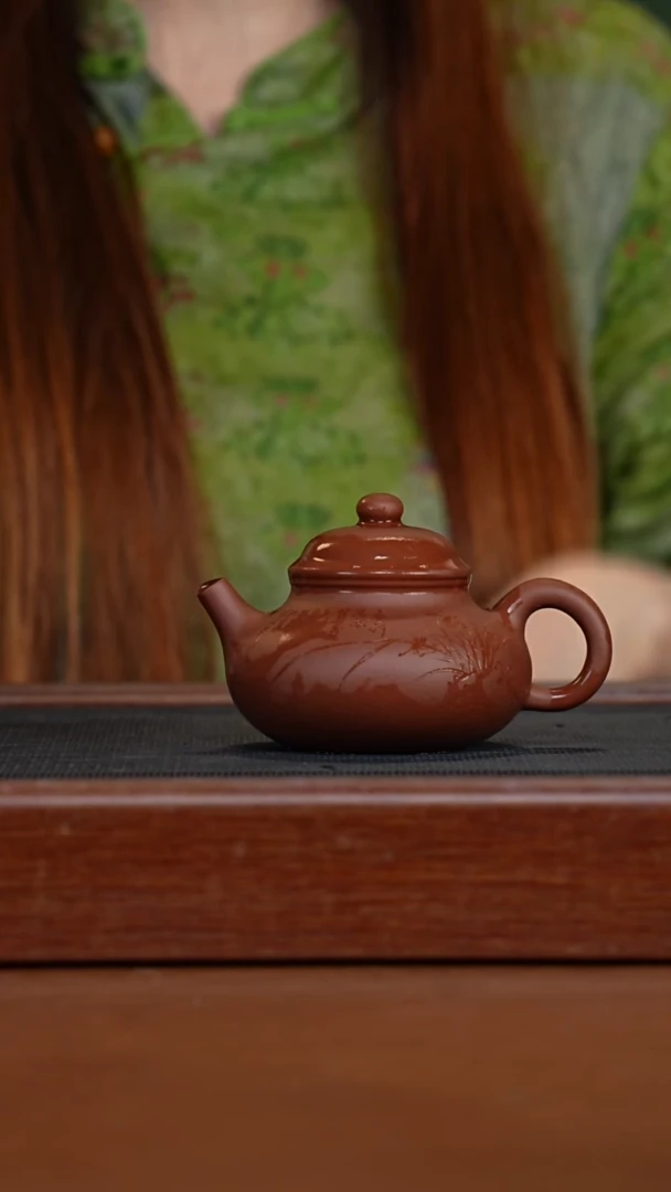 茶壶紫砂红皮龙刻绘容天