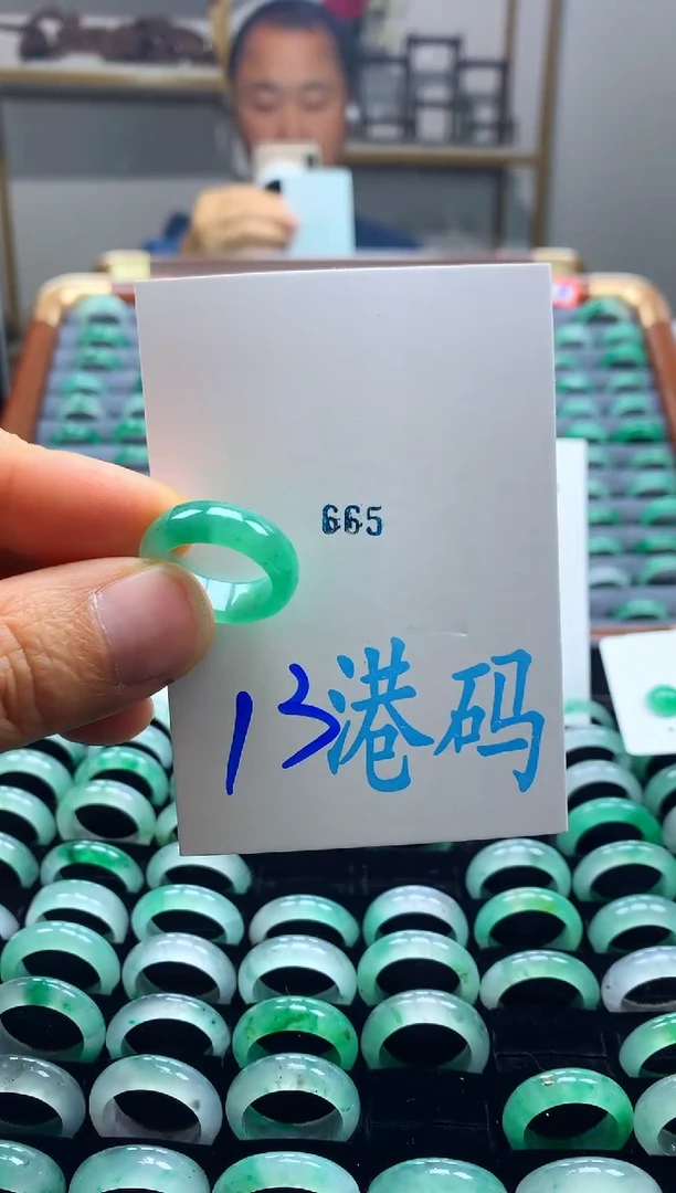 未镶嵌戒圈石英质玉非洲翠