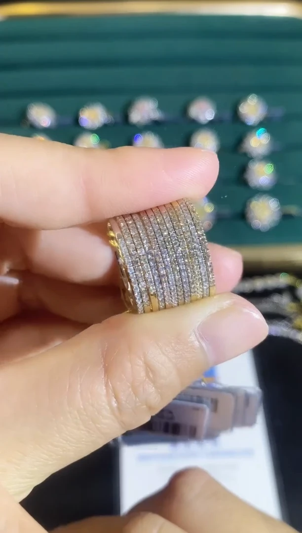 18K金镶嵌戒指钻石戒指多样性发一