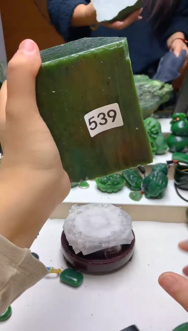 未镶嵌和田玉（碧玉）珠宝半成品0
