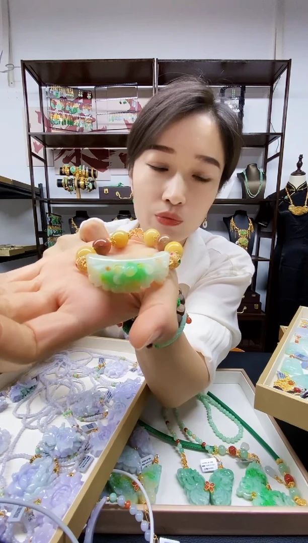 颈饰未镶嵌翡翠翡翠手牌