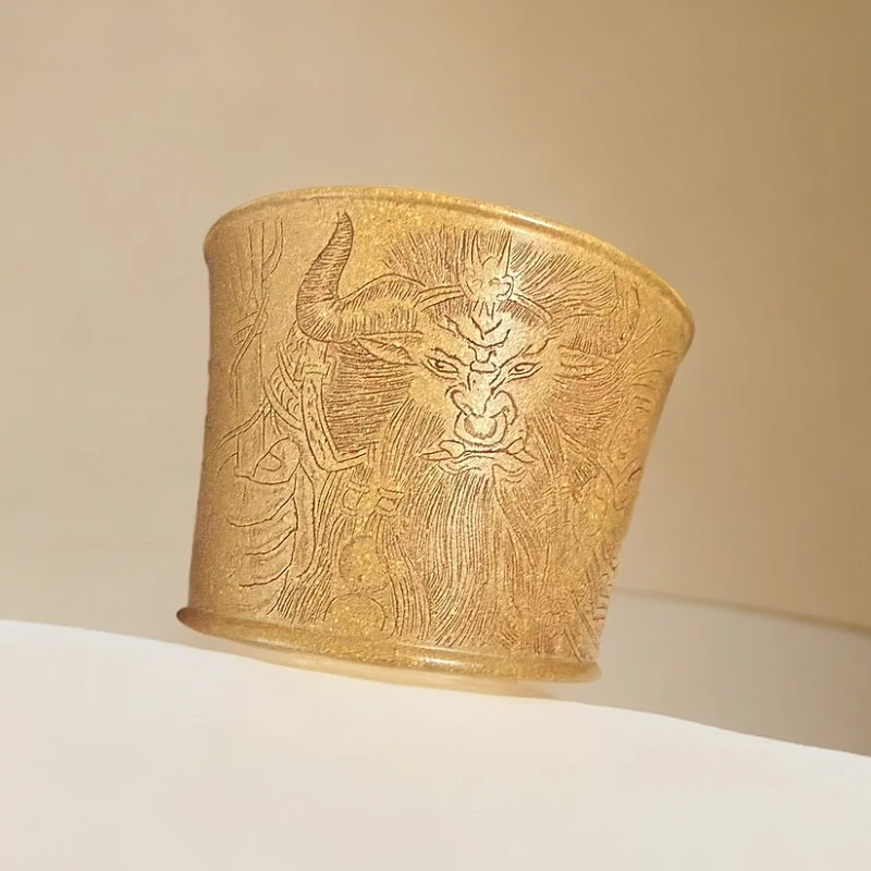 宜兴紫砂主人杯精工刻绘牛魔王容量150CC