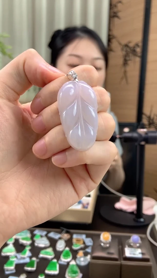 翡翠18K金镶嵌吊坠(不含链)翡翠叶子