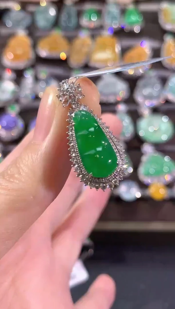 吊坠(不含链)18K金镶嵌翡翠冬日珠宝E39