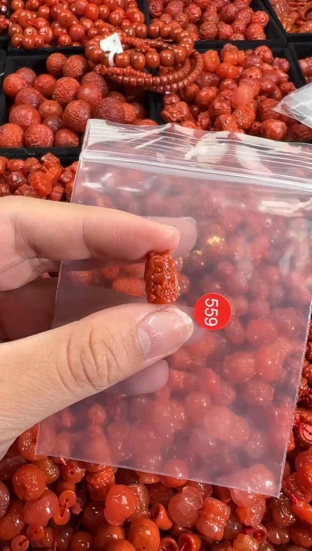 南红玛瑙未镶嵌颈饰1