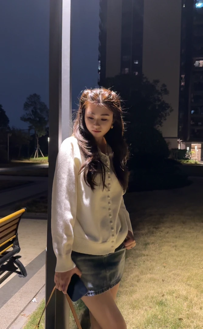 B063 黑、粉2025年秋冬新款时尚百搭休闲轻奢女装长袖