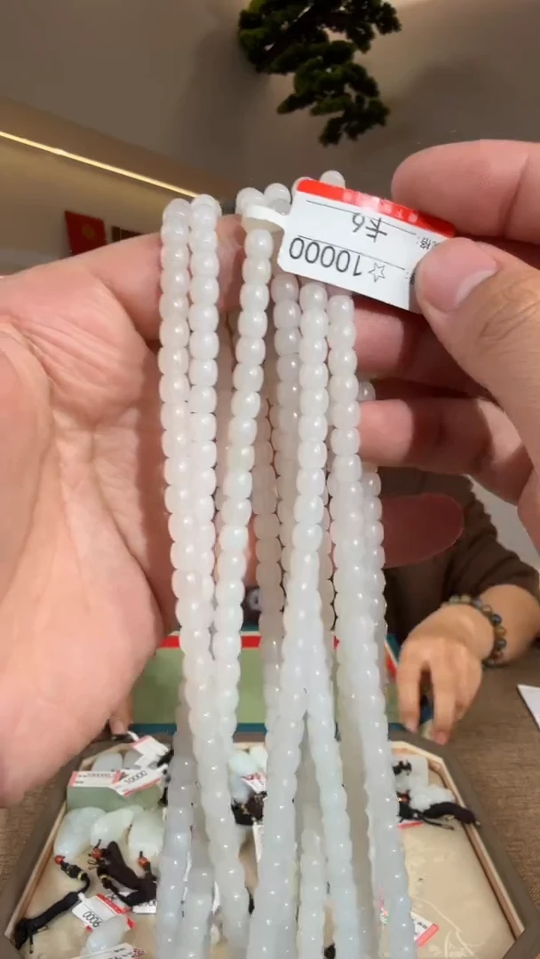 颈饰未镶嵌和田玉6多样性发货发其中一件