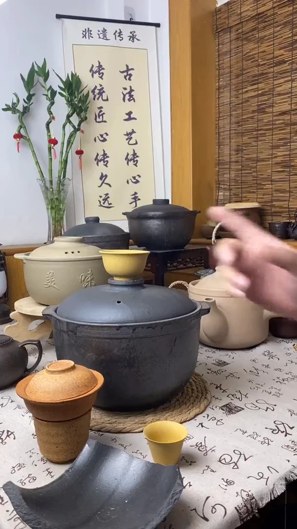 黄色茶杯