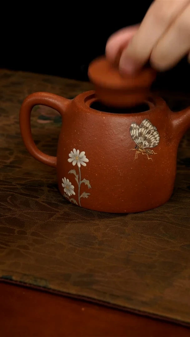 茶壶紫砂红降坡蝴蝶泥绘全手工壶
