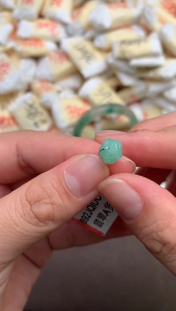 翡翠挂件未镶嵌—