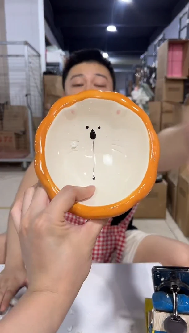 瓷片小号狮子猫猫碗