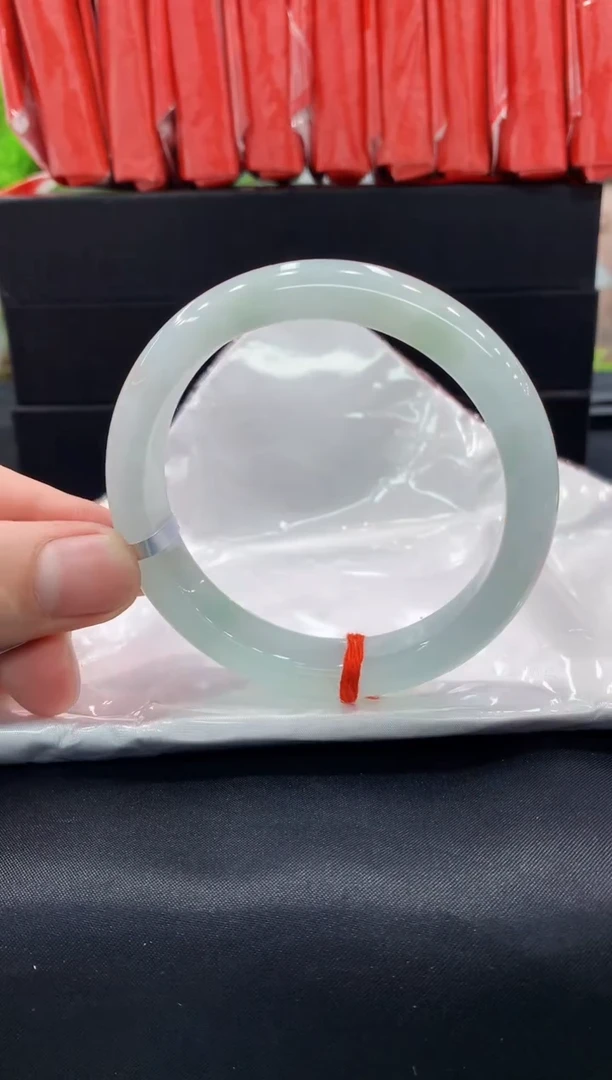 翡翠手镯未镶嵌手镯