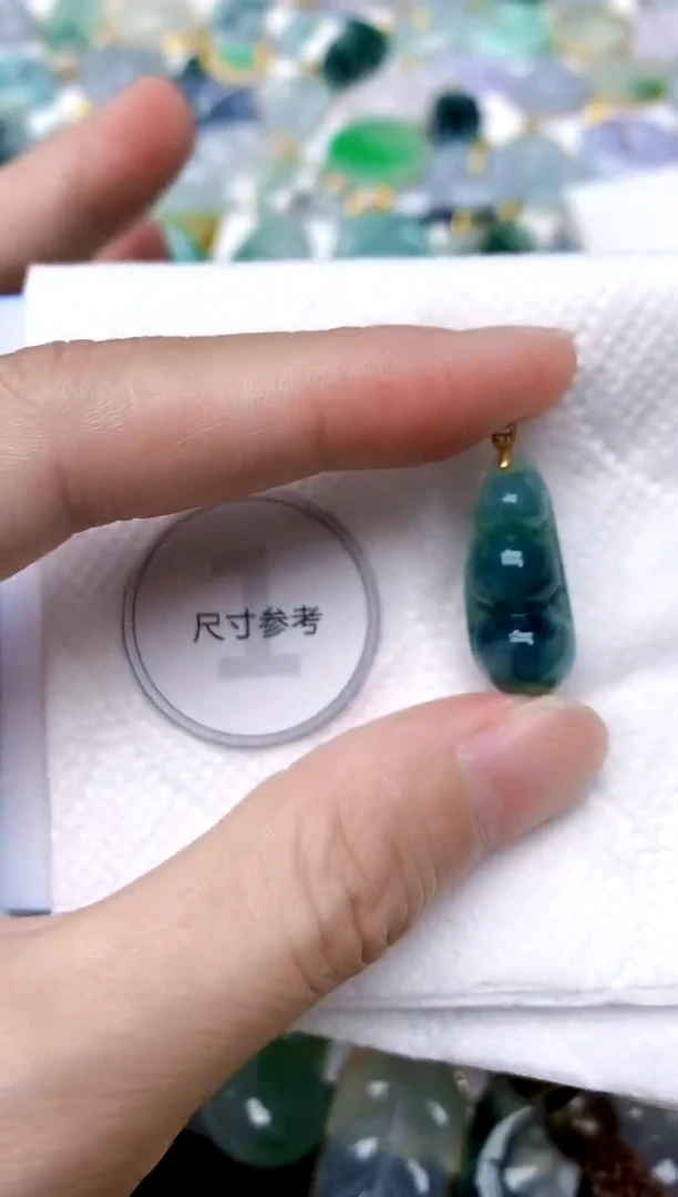 颈饰18K金镶嵌翡翠天然A货翡翠