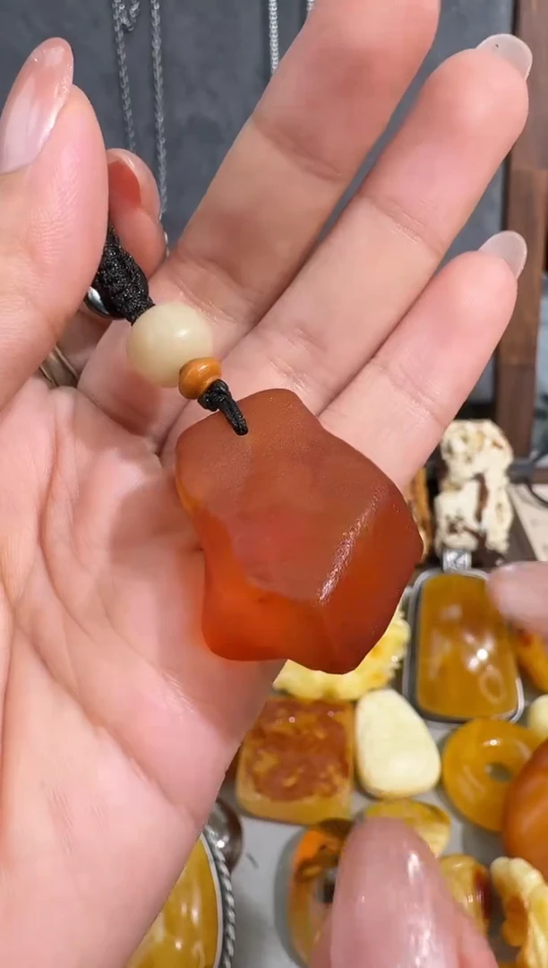 未镶嵌琥珀裸石琥珀