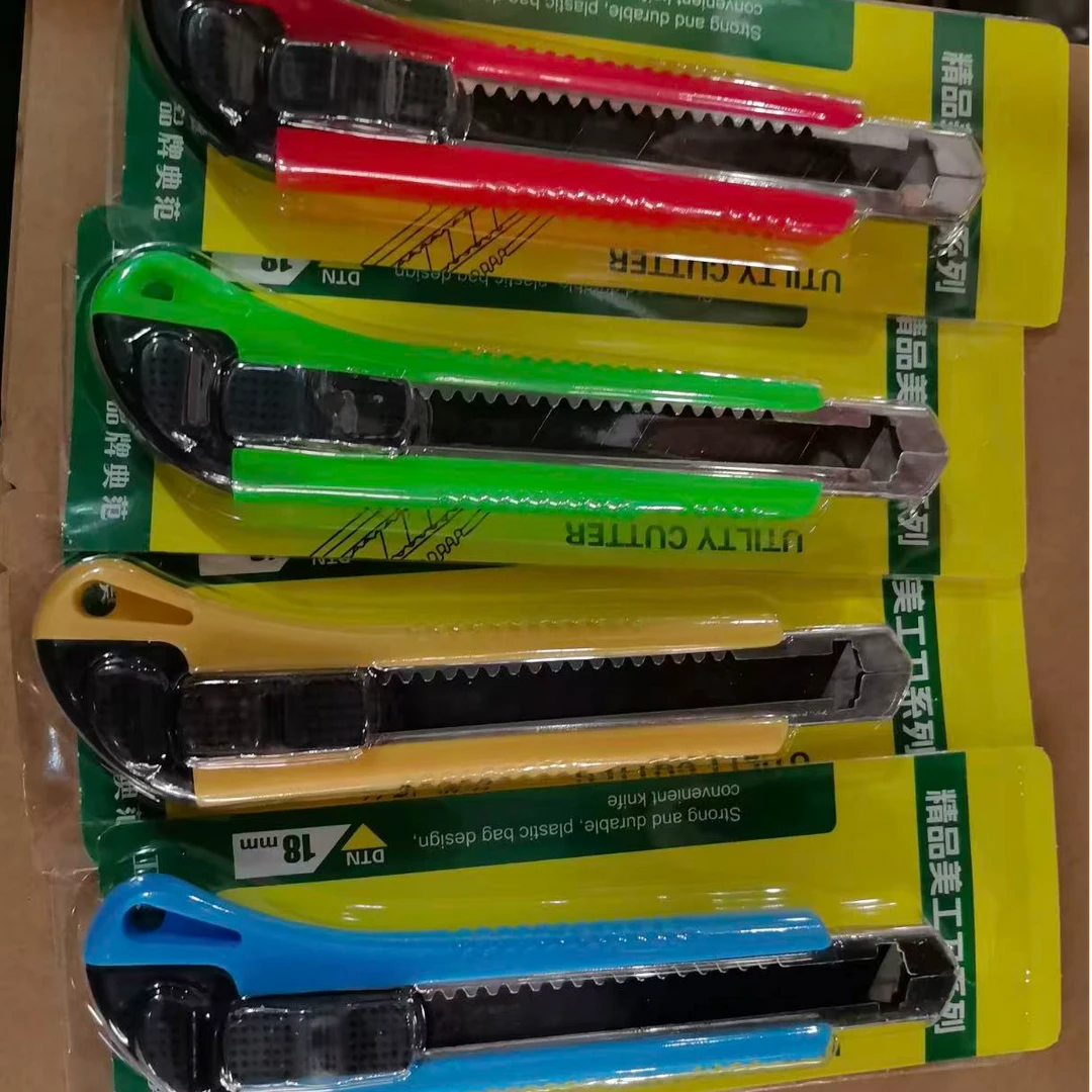 66404  美工刀混色