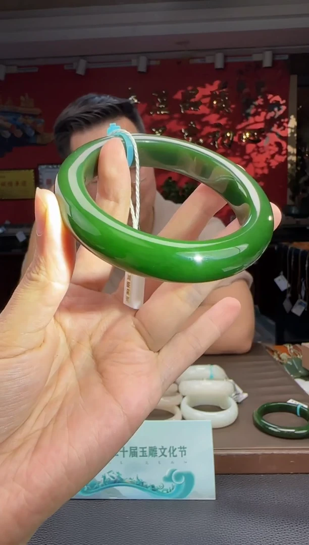 颈饰未镶嵌和田玉碧玉正装手镯56+