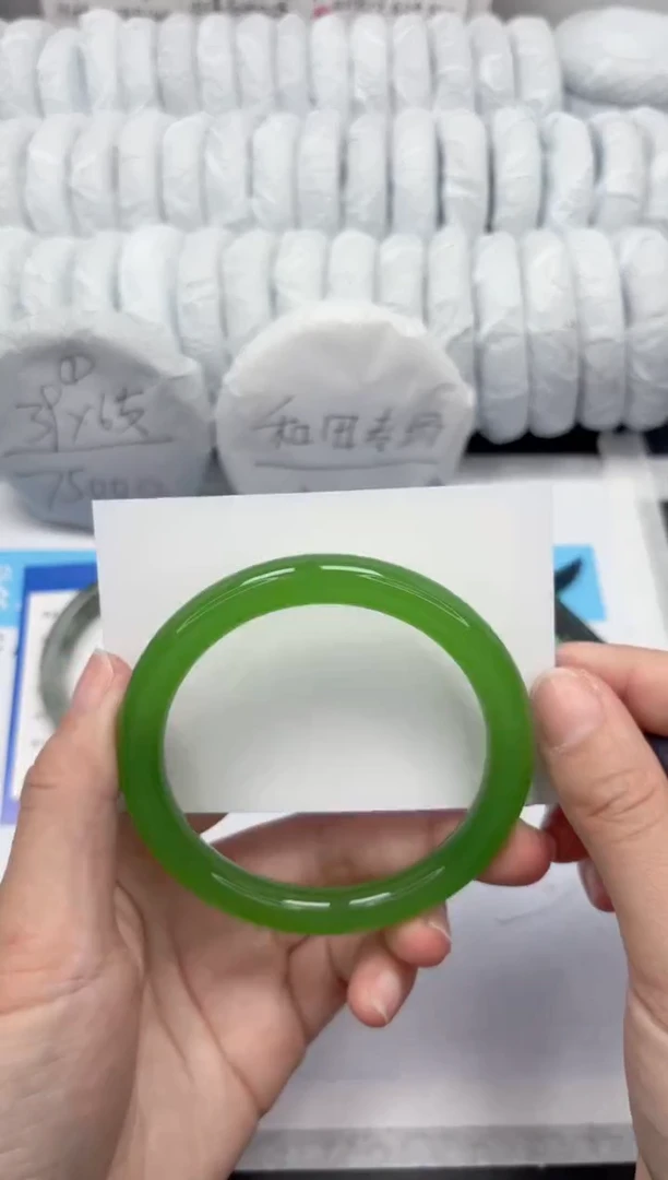 【闪购商品】石英质玉手镯未镶嵌585-63