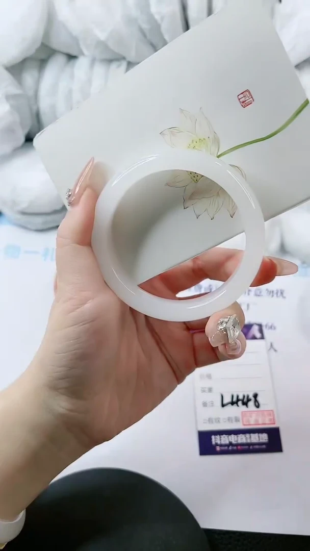 【闪购商品】石英质玉手镯未镶嵌多样性发货L448