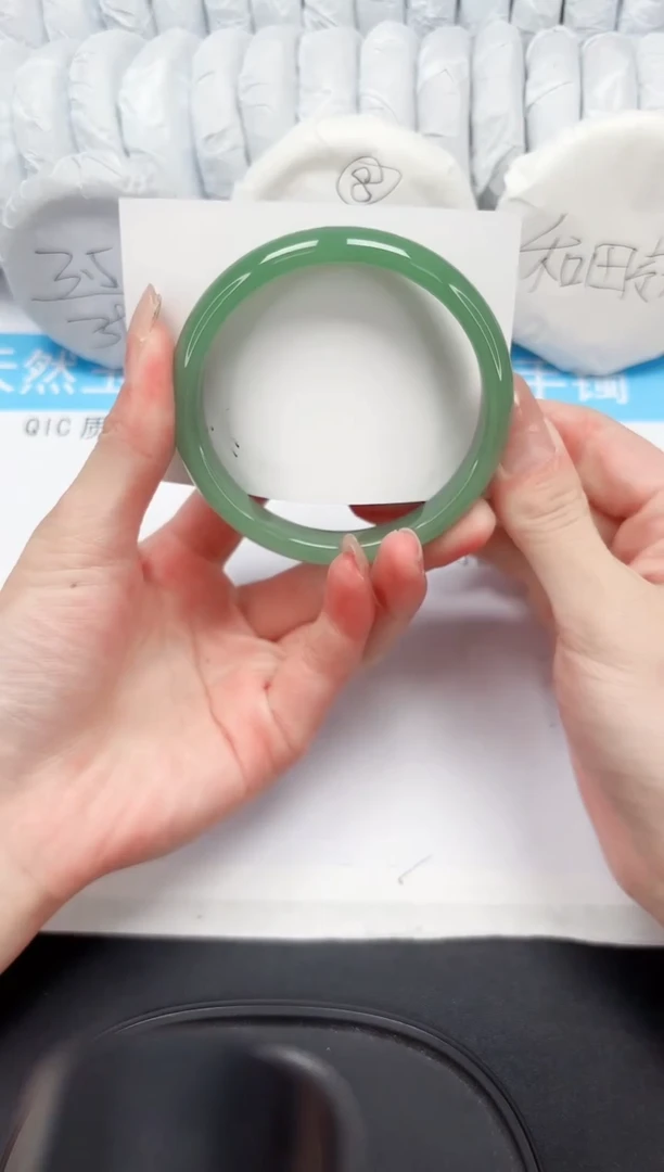 【闪购商品】石英质玉手镯未镶嵌225-64