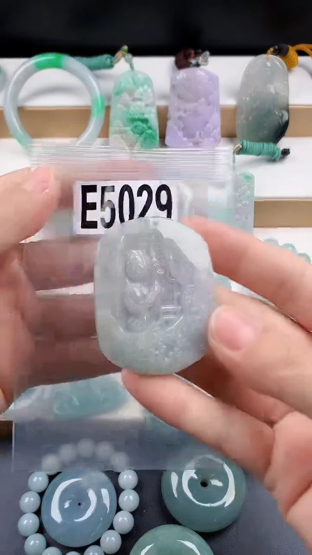 颈饰未镶嵌翡翠天然翡翠吊坠挂件