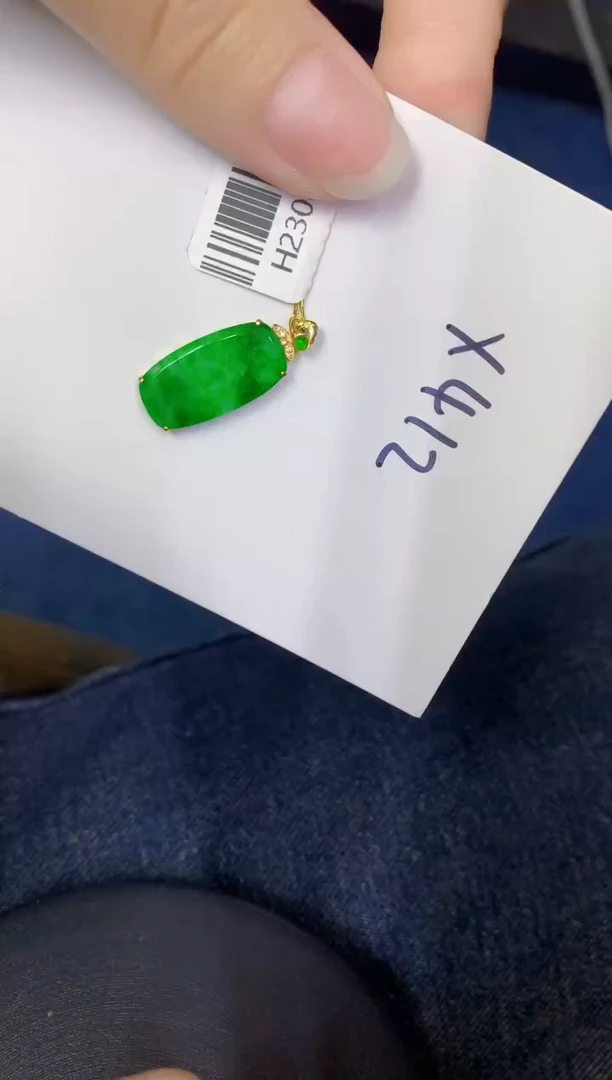 颈饰18K金镶嵌翡翠缅甸天然翡翠A货