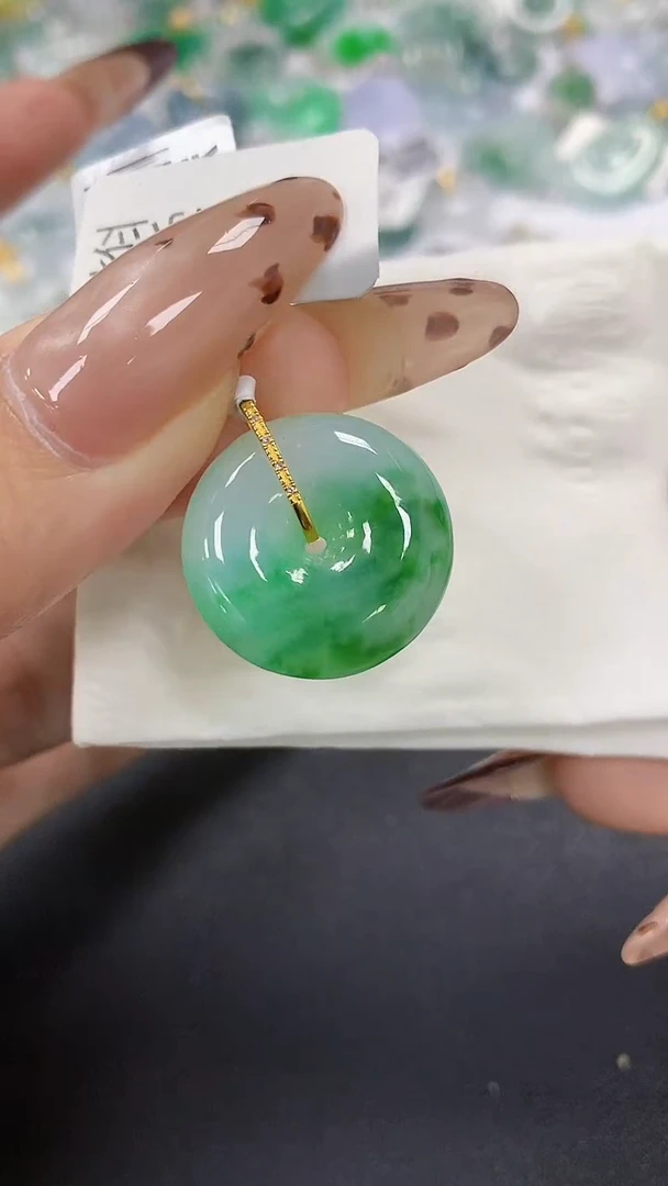 颈饰18K金镶嵌翡翠a货假一赔三支持复检百元上9元证书费自理