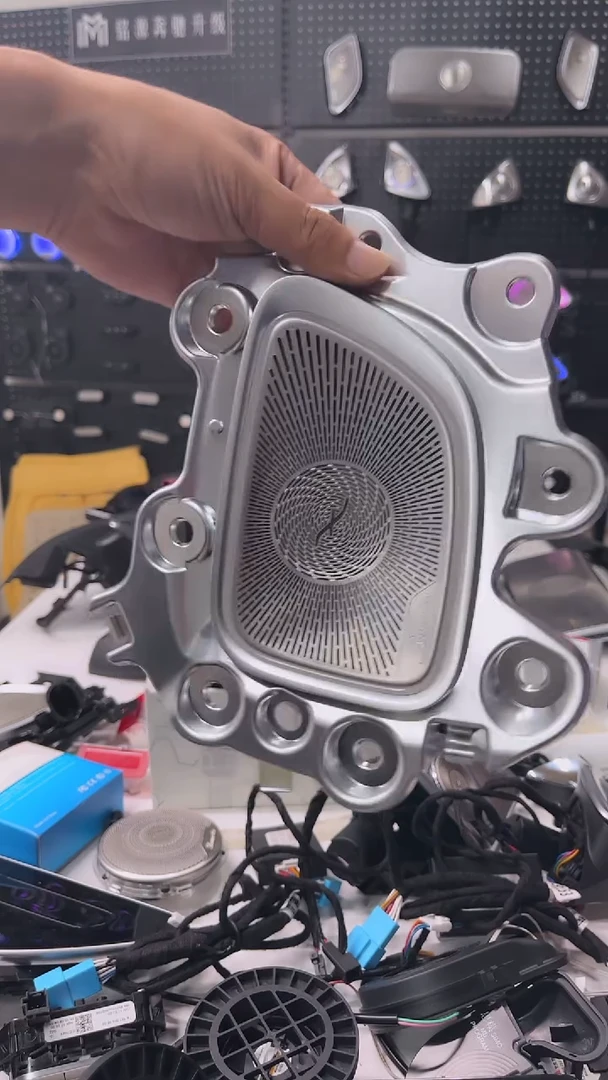 新款C GLC四门发光盖板