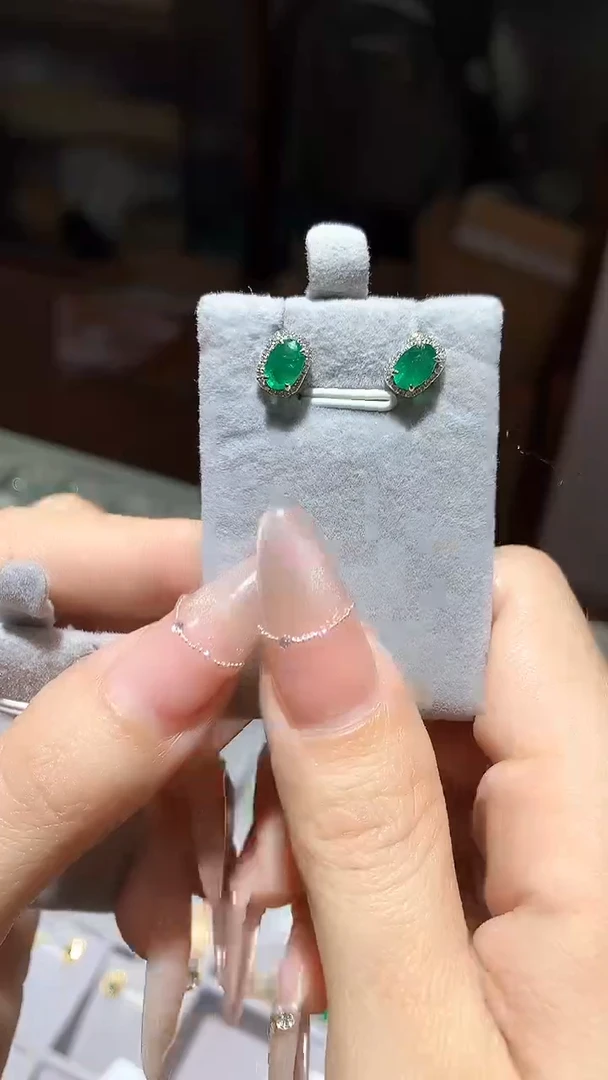 【闪购商品】祖母绿耳饰18K金镶嵌祖母绿耳饰