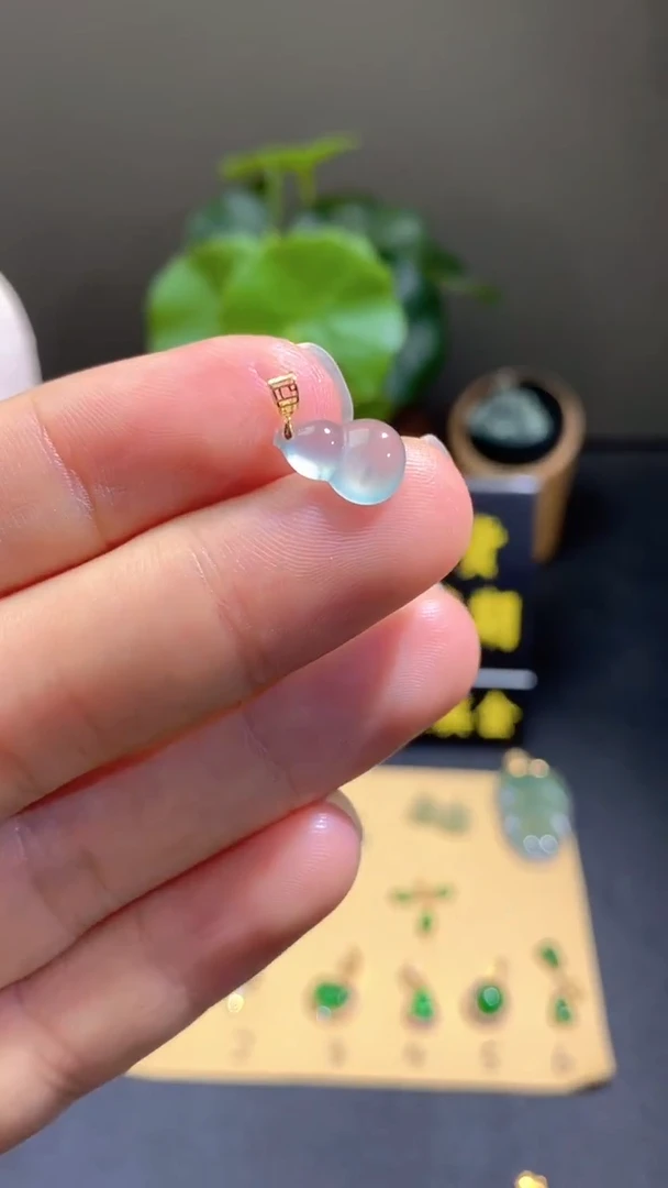颈饰18K金镶嵌翡翠翡翠A货