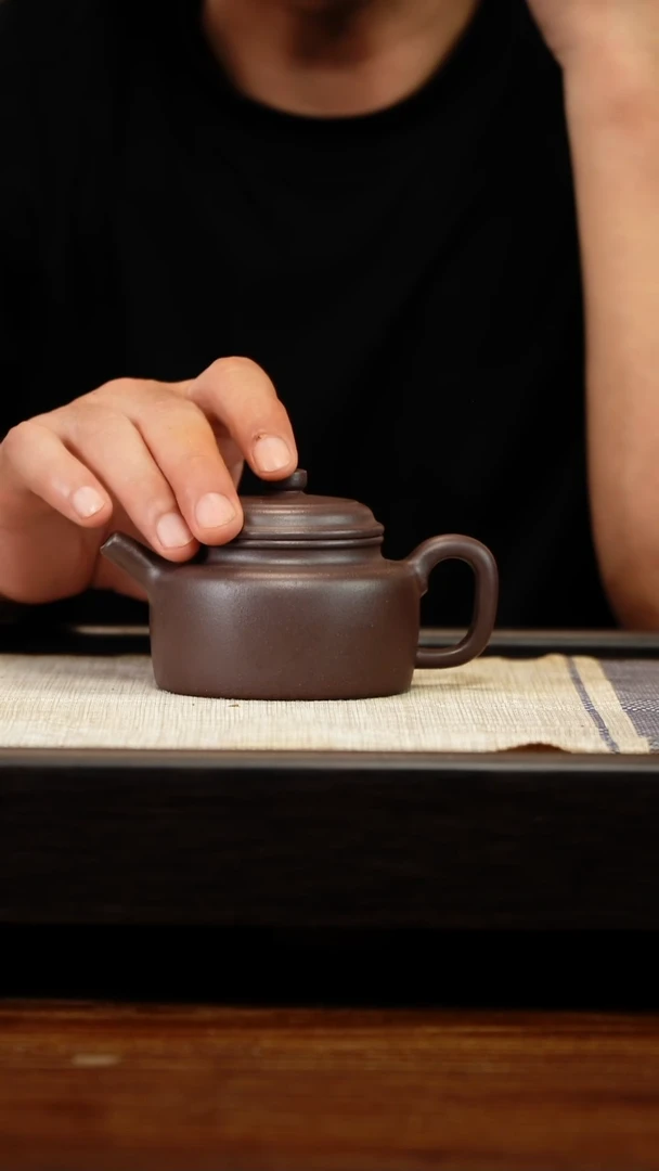 茶壶紫砂四底德中