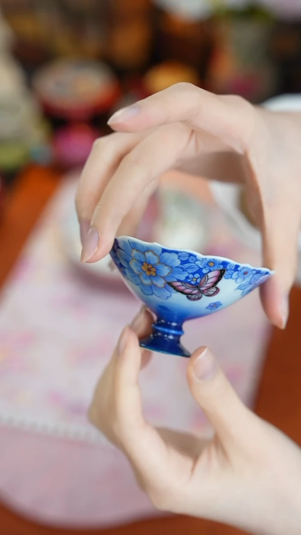 景德镇手工手绘三秋月粉彩杯