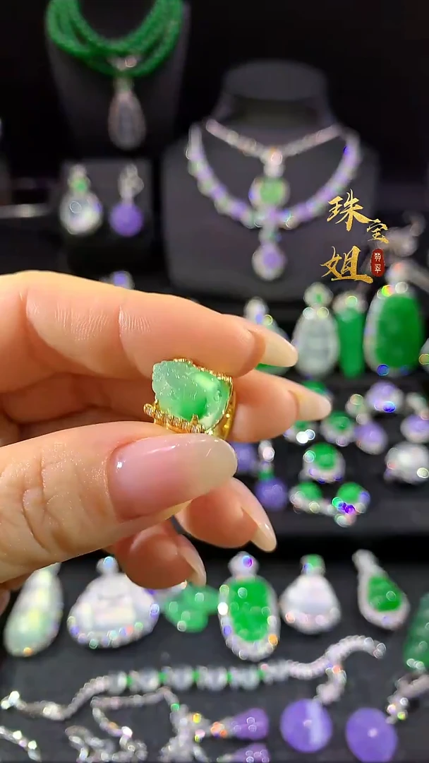 18K金镶嵌戒指翡翠戒指