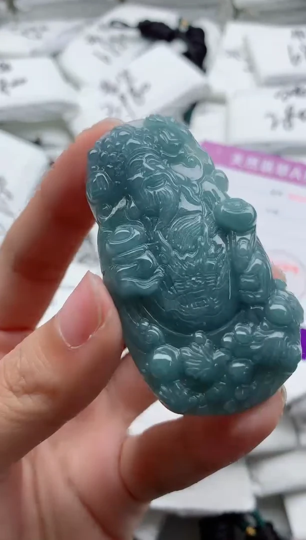 翡翠未镶嵌颈饰·