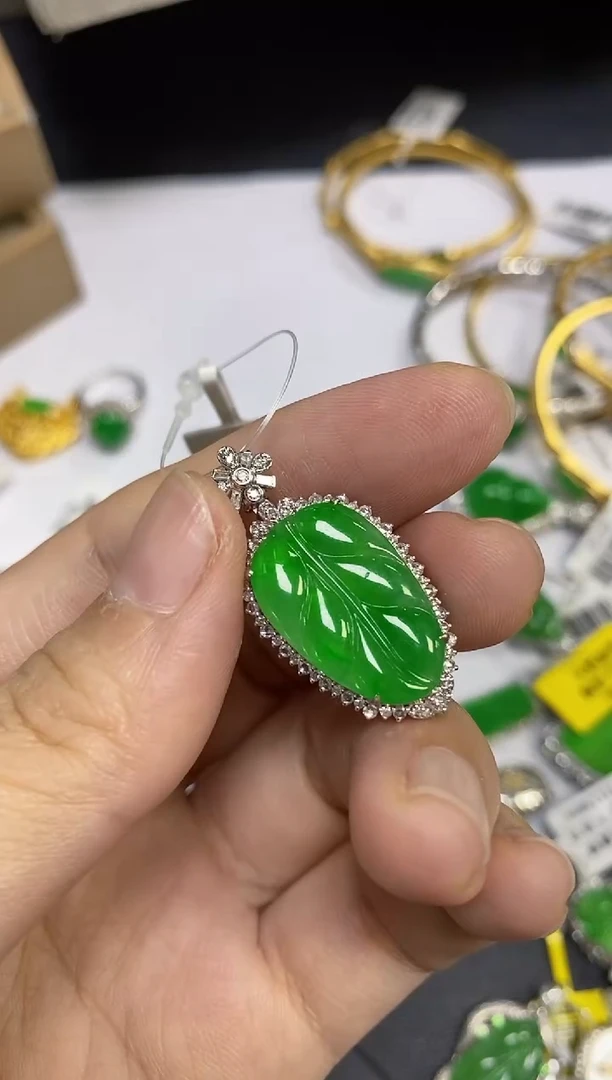 翡翠18K金镶嵌颈饰G***杰翡翠 18K金镶嵌 颈饰