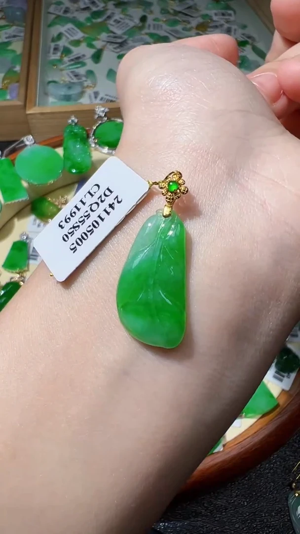 【闪购商品】翡翠颈饰18K金镶嵌我