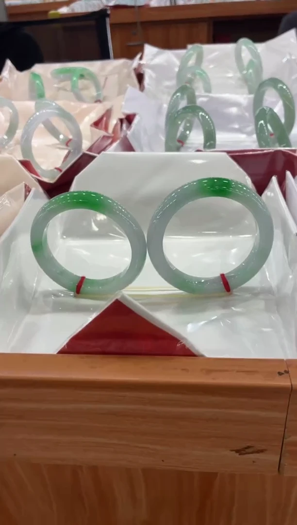 未镶嵌翡翠手镯定制翡翠意向金2w